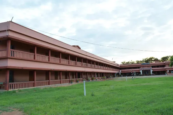SFS High School, Parachur